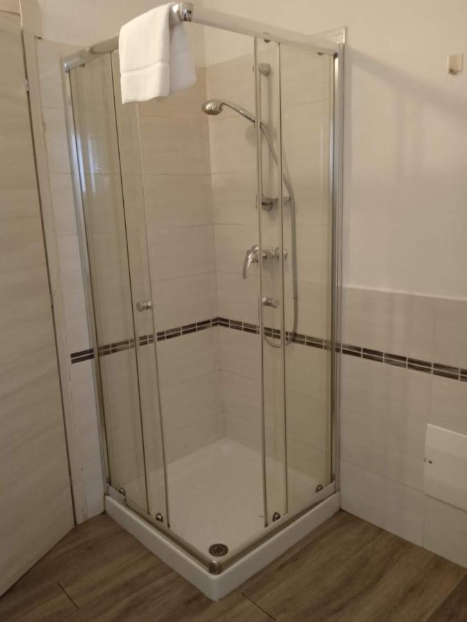 Hotel D 2 Non Accettiamo Franciesi Parma Exteriör bild